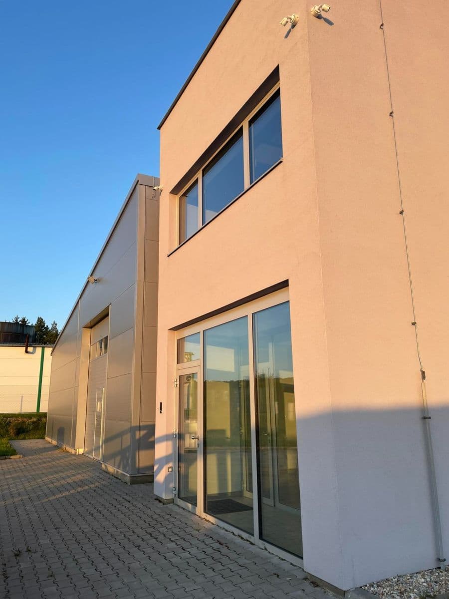 Predaj nebytového priestoru 4.576 m², Ořechov, Zlínský kraj Predaj nebytového priestoru 4.576 m², Ořechov, Zlínský kraj