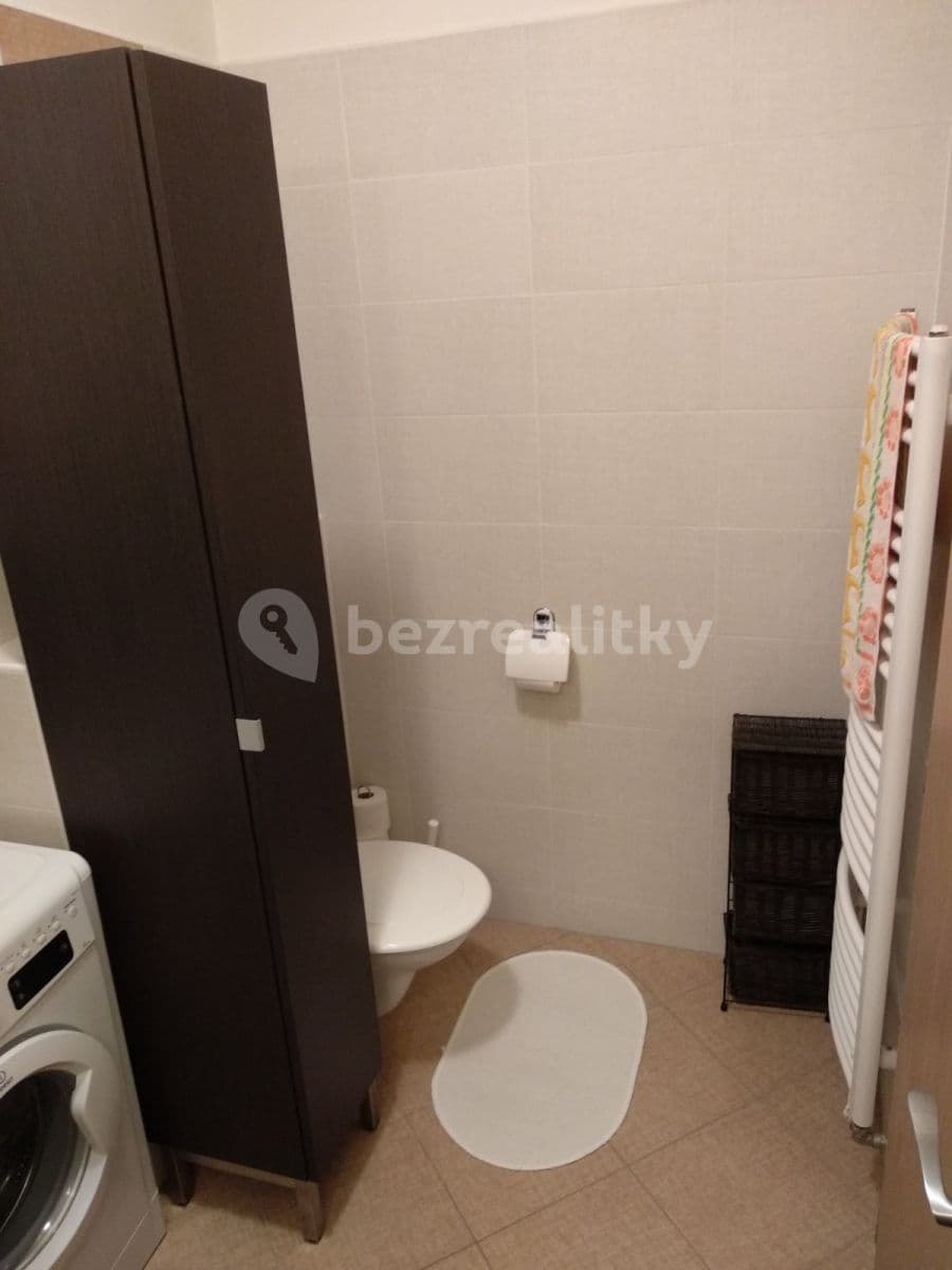 Prenájom bytu 1-izbový 35 m², U Dráhy, Ostopovice, Jihomoravský kraj Prenájom bytu 1-izbový 35 m², U Dráhy, Ostopovice, Jihomoravský kraj