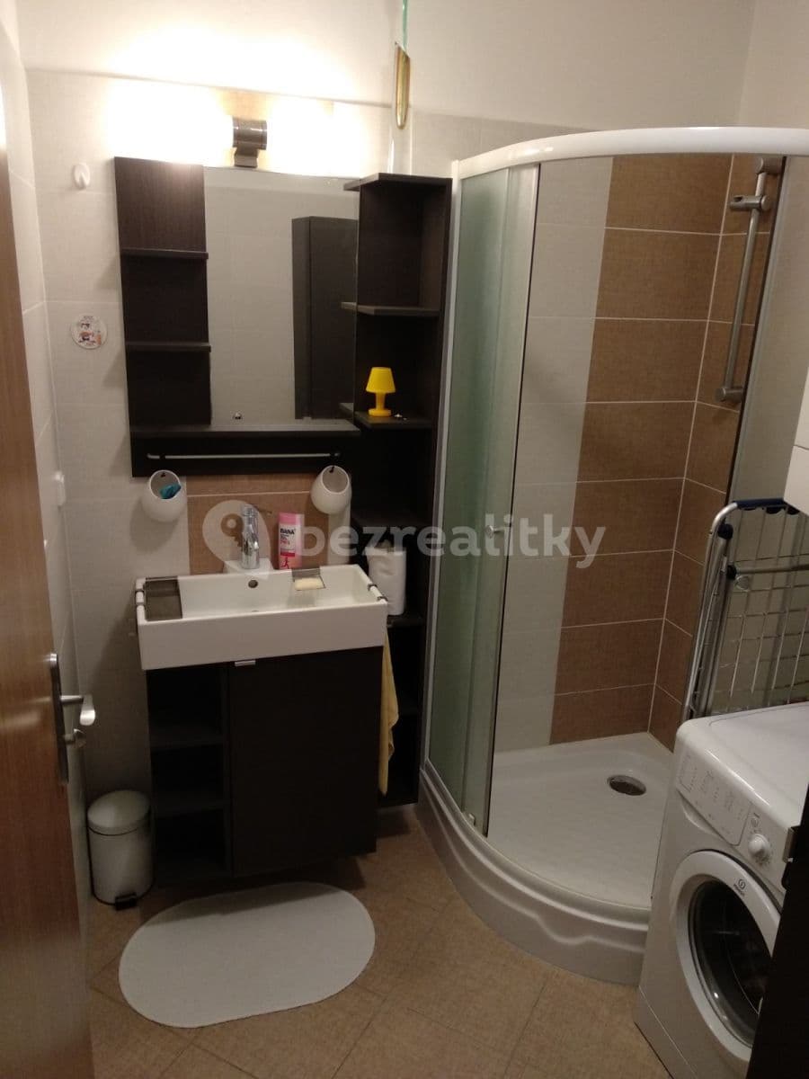 Prenájom bytu 1-izbový 35 m², U Dráhy, Ostopovice, Jihomoravský kraj Prenájom bytu 1-izbový 35 m², U Dráhy, Ostopovice, Jihomoravský kraj