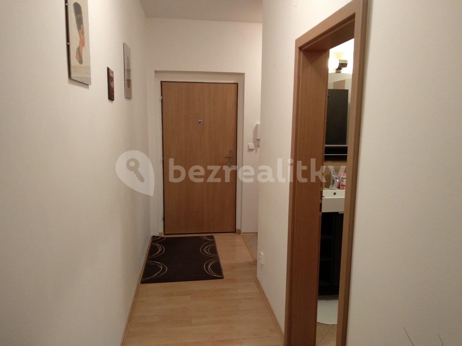 Prenájom bytu 1-izbový 35 m², U Dráhy, Ostopovice, Jihomoravský kraj Prenájom bytu 1-izbový 35 m², U Dráhy, Ostopovice, Jihomoravský kraj