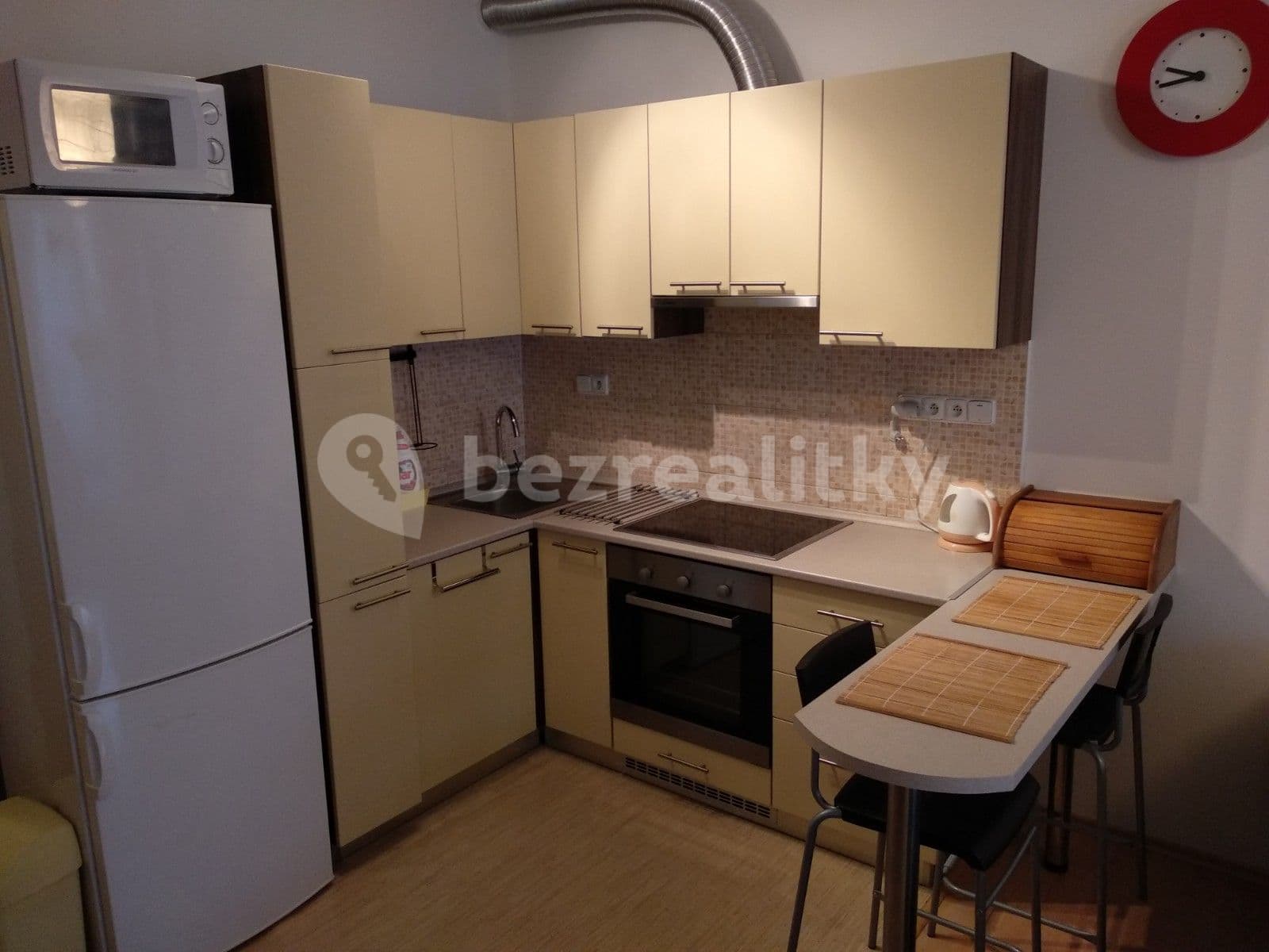 Prenájom bytu 1-izbový 35 m², U Dráhy, Ostopovice, Jihomoravský kraj Prenájom bytu 1-izbový 35 m², U Dráhy, Ostopovice, Jihomoravský kraj