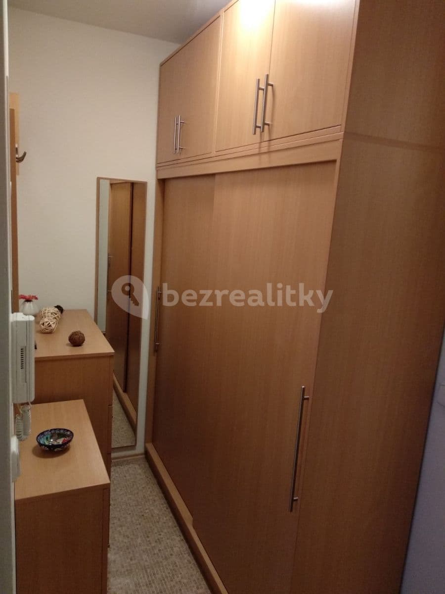 Prenájom bytu 1-izbový 35 m², U Dráhy, Ostopovice, Jihomoravský kraj Prenájom bytu 1-izbový 35 m², U Dráhy, Ostopovice, Jihomoravský kraj