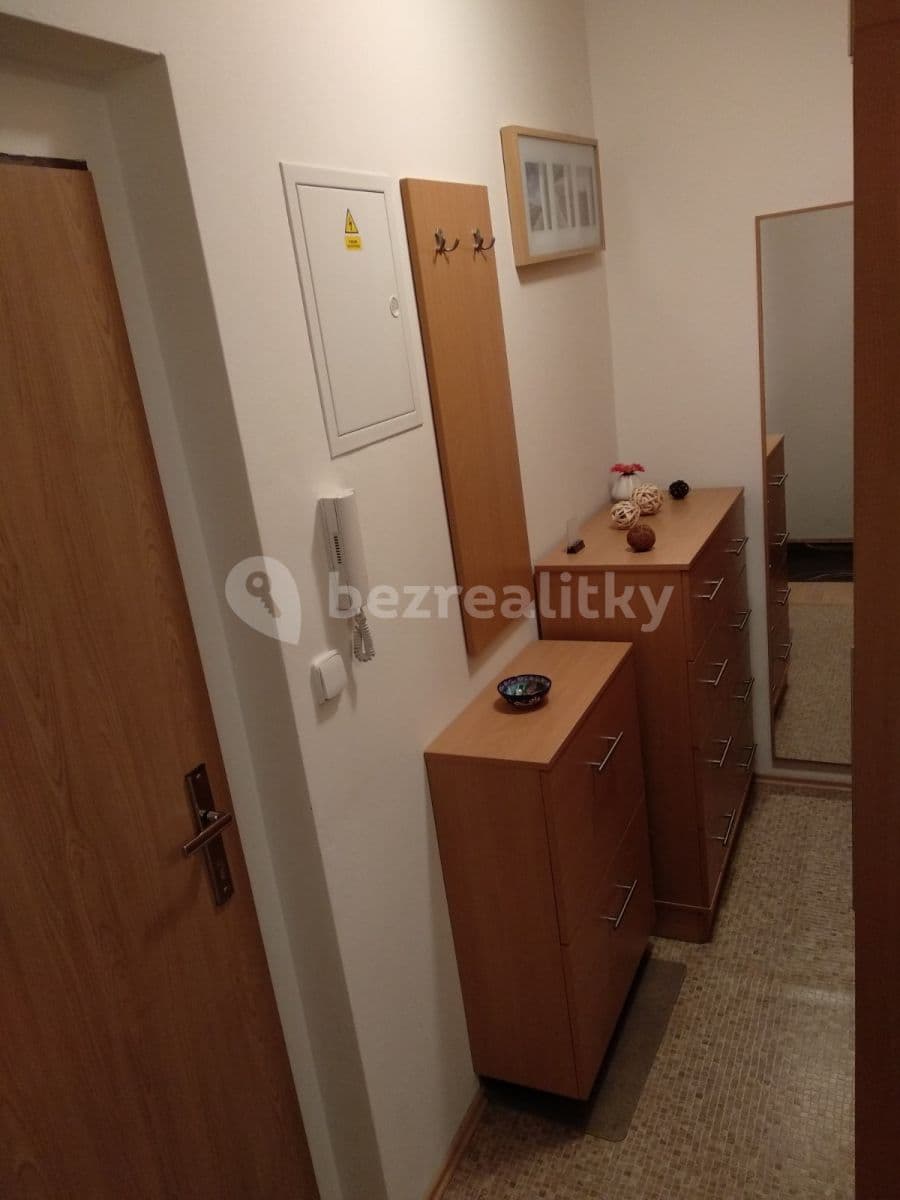 Prenájom bytu 1-izbový 35 m², U Dráhy, Ostopovice, Jihomoravský kraj Prenájom bytu 1-izbový 35 m², U Dráhy, Ostopovice, Jihomoravský kraj