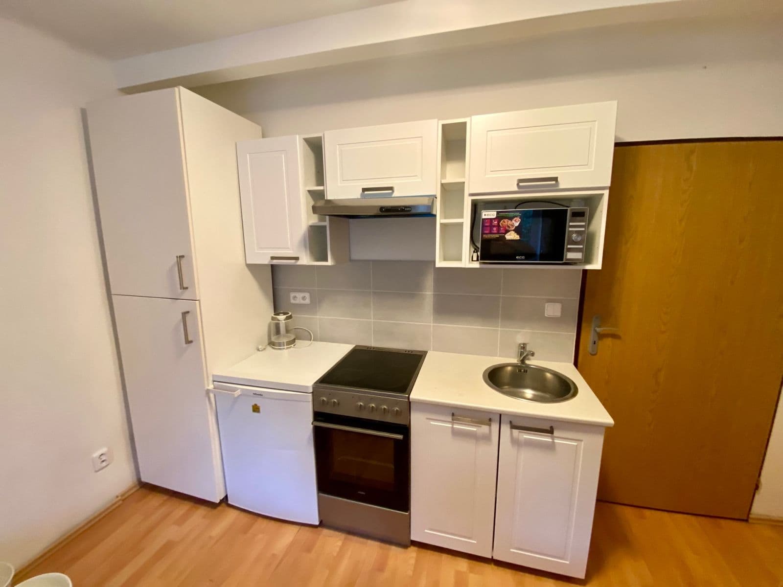 Prenájom bytu 1-izbový 20 m², Buštěhradská, Praha, Praha Prenájom bytu 1-izbový 20 m², Buštěhradská, Praha, Praha