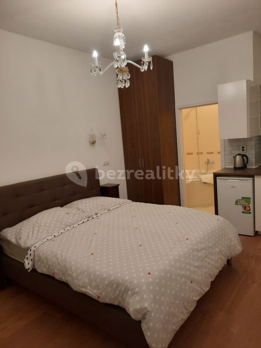 Prenájom bytu 1-izbový 33 m², Salmovská, Praha, Praha Prenájom bytu 1-izbový 33 m², Salmovská, Praha, Praha