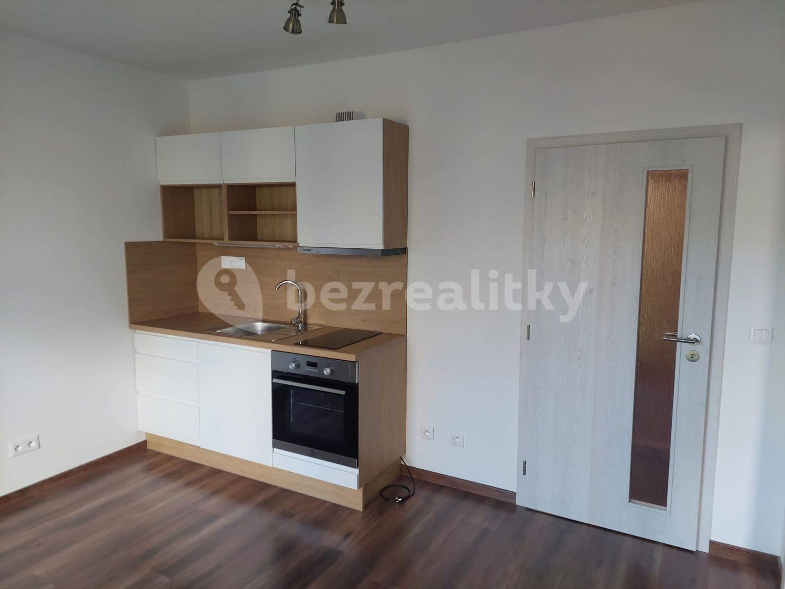 Prenájom bytu 2-izbový 35 m², Nádražní, Hrochův Týnec, Pardubický kraj Prenájom bytu 2-izbový 35 m², Nádražní, Hrochův Týnec, Pardubický kraj