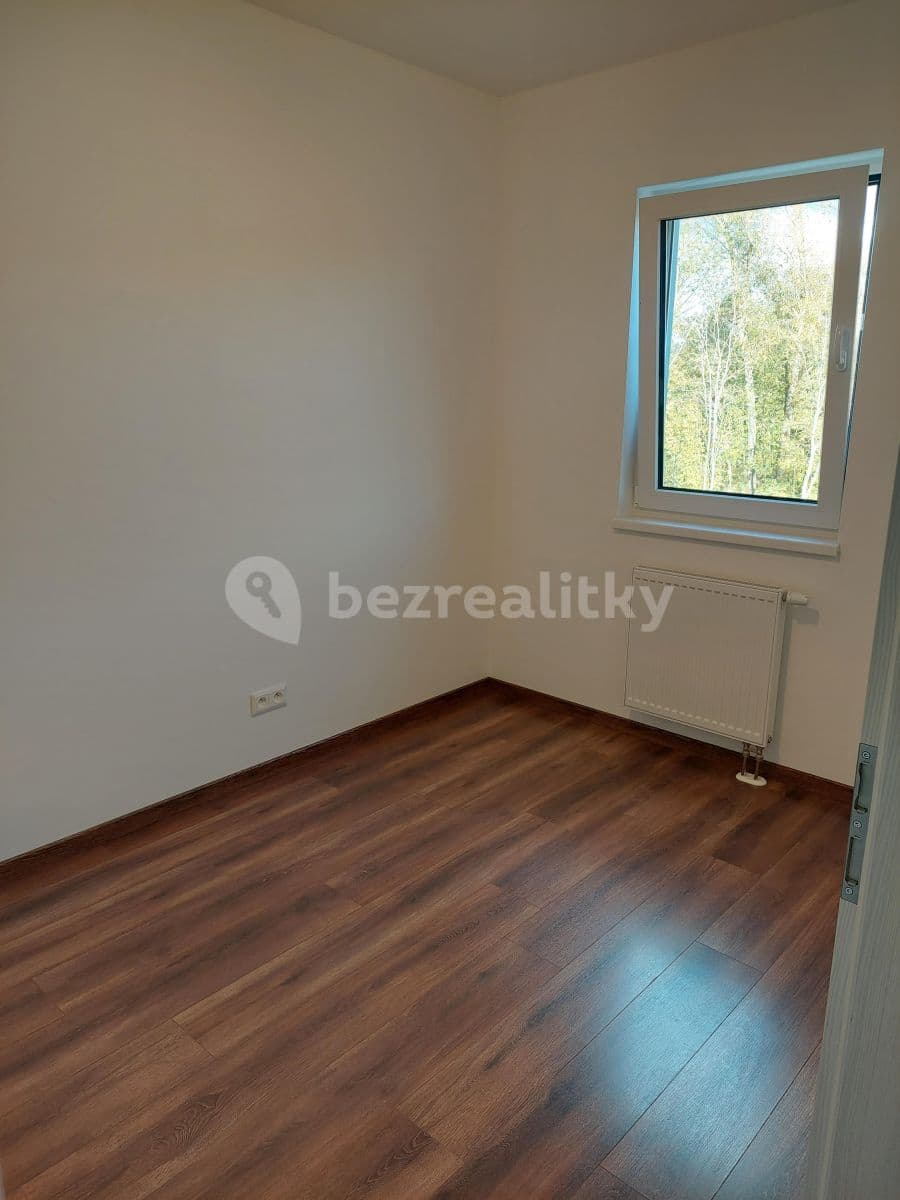 Prenájom bytu 2-izbový 35 m², Nádražní, Hrochův Týnec, Pardubický kraj Prenájom bytu 2-izbový 35 m², Nádražní, Hrochův Týnec, Pardubický kraj