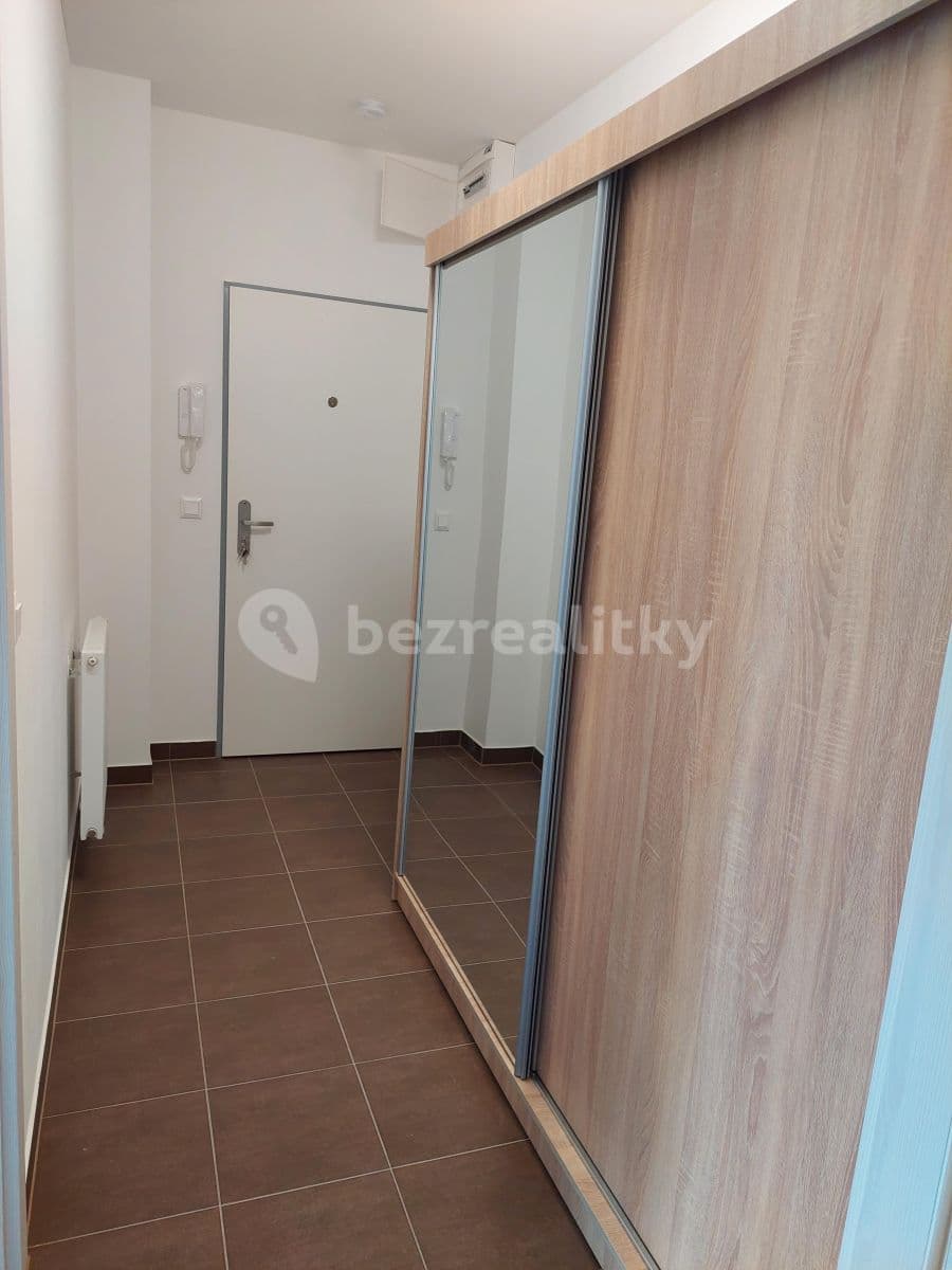 Prenájom bytu 2-izbový 35 m², Nádražní, Hrochův Týnec, Pardubický kraj Prenájom bytu 2-izbový 35 m², Nádražní, Hrochův Týnec, Pardubický kraj