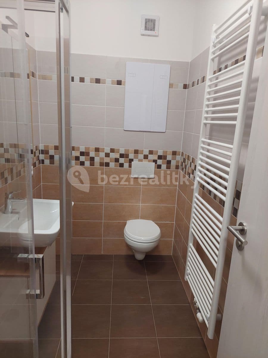 Prenájom bytu 2-izbový 35 m², Nádražní, Hrochův Týnec, Pardubický kraj Prenájom bytu 2-izbový 35 m², Nádražní, Hrochův Týnec, Pardubický kraj