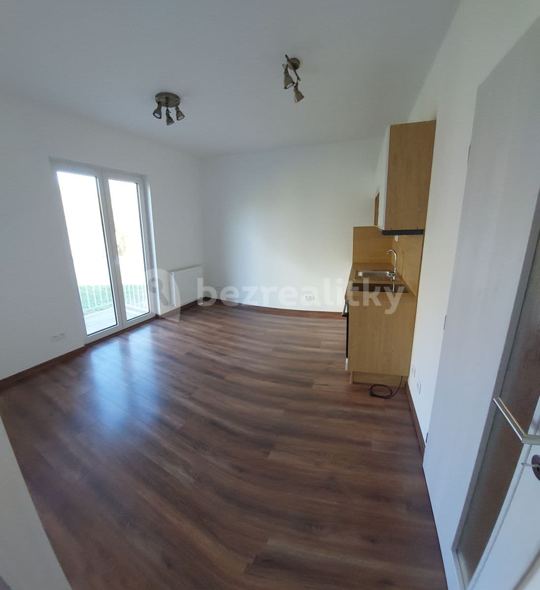 Prenájom bytu 2-izbový 35 m², Nádražní, Hrochův Týnec, Pardubický kraj Prenájom bytu 2-izbový 35 m², Nádražní, Hrochův Týnec, Pardubický kraj