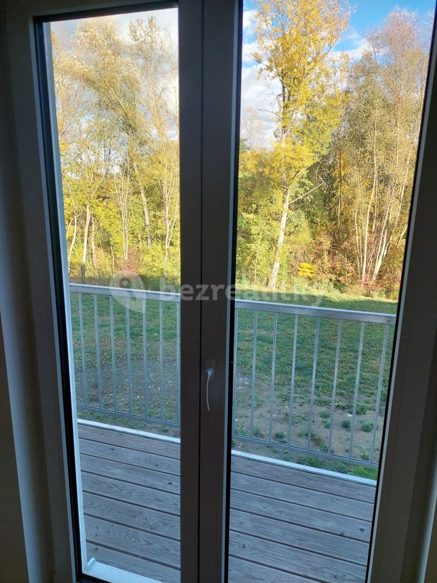 Prenájom bytu 2-izbový 35 m², Nádražní, Hrochův Týnec, Pardubický kraj Prenájom bytu 2-izbový 35 m², Nádražní, Hrochův Týnec, Pardubický kraj