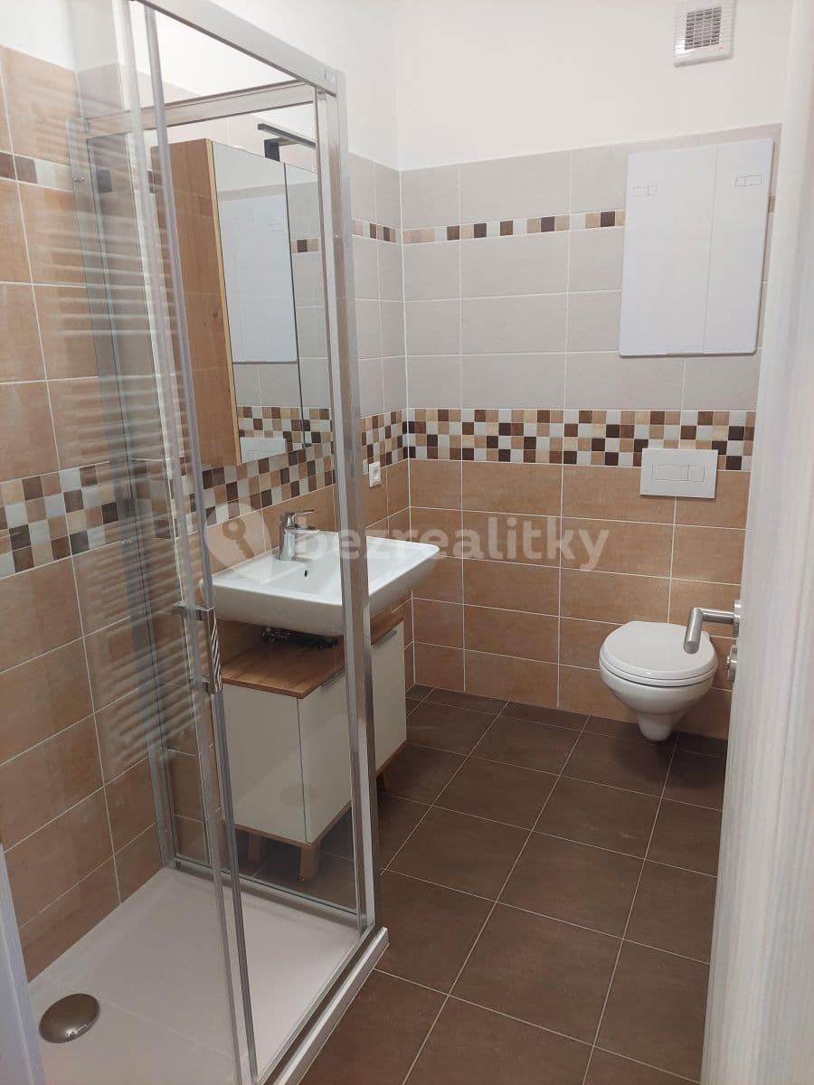 Prenájom bytu 2-izbový 35 m², Nádražní, Hrochův Týnec, Pardubický kraj Prenájom bytu 2-izbový 35 m², Nádražní, Hrochův Týnec, Pardubický kraj