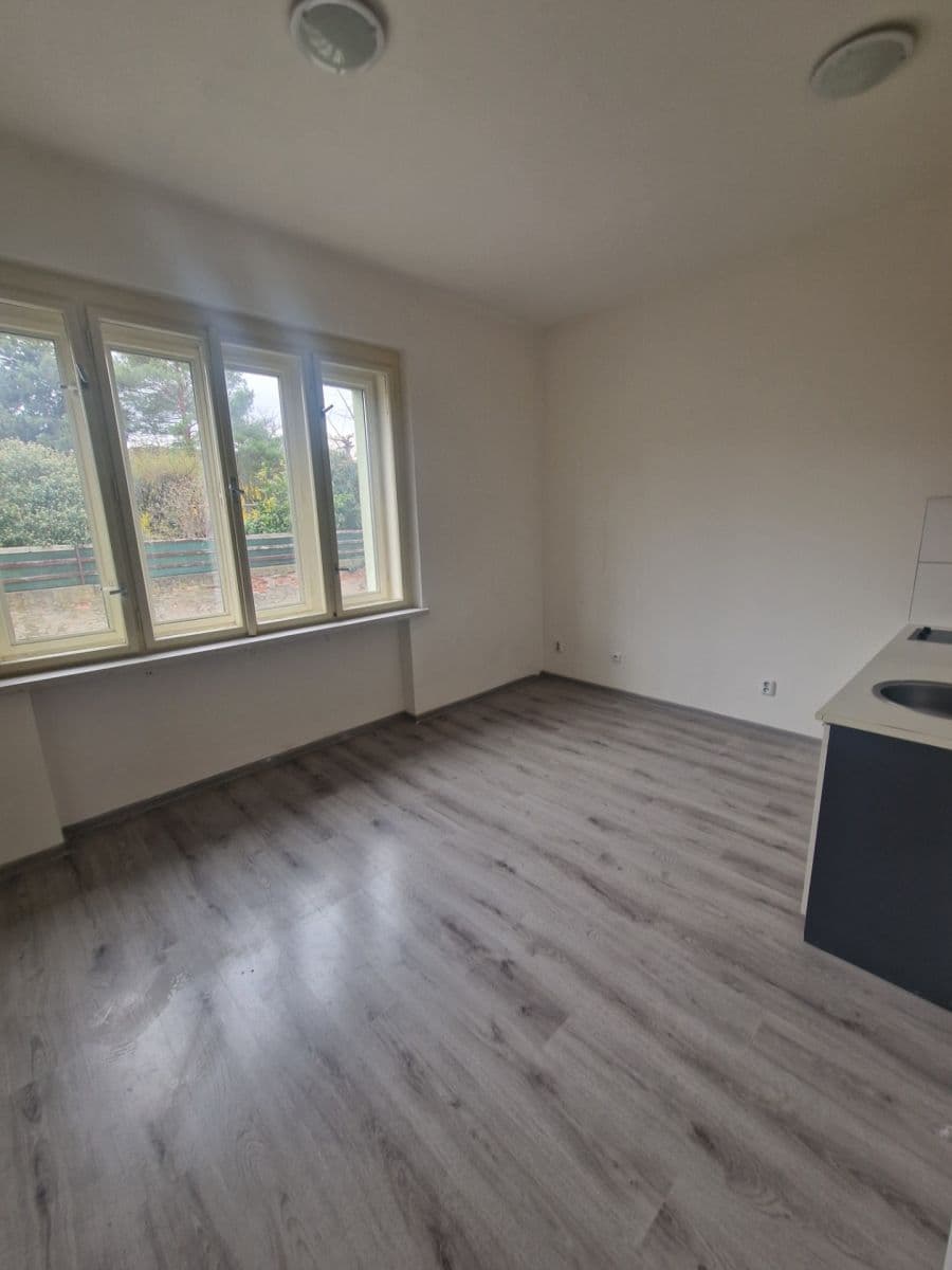 Prenájom bytu 1-izbový 34 m², Kokořínská, Praha, Praha Prenájom bytu 1-izbový 34 m², Kokořínská, Praha, Praha