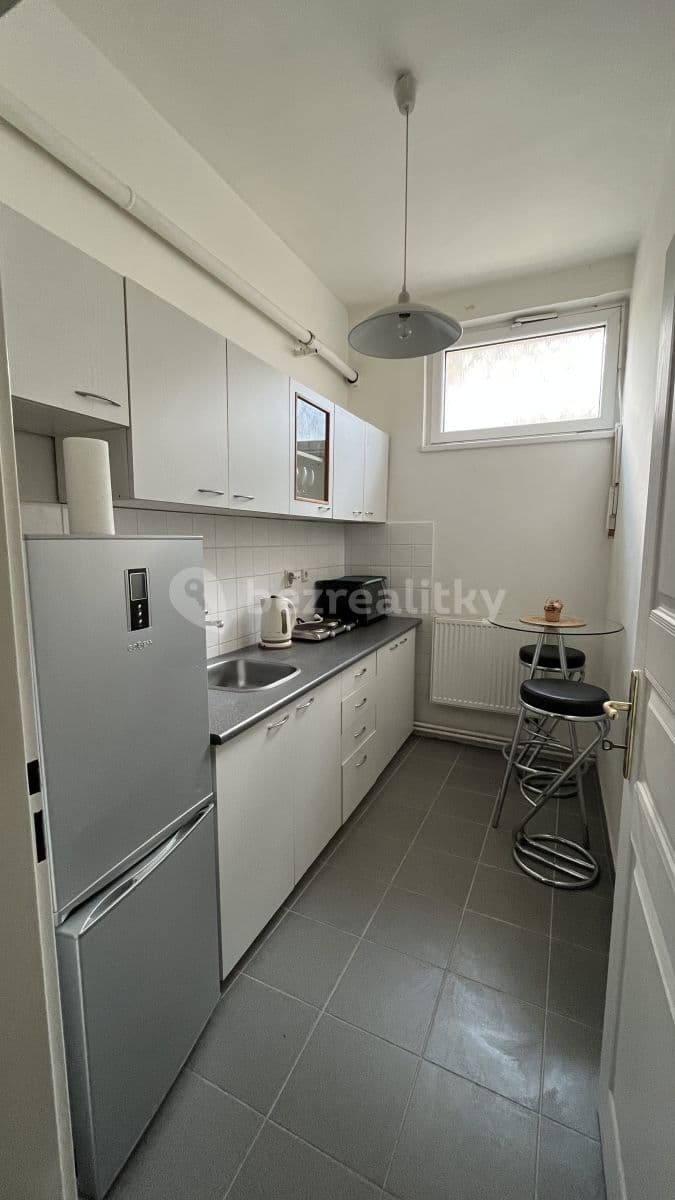 Prenájom bytu 80 m², Cetyňská, Praha, Praha Prenájom bytu 80 m², Cetyňská, Praha, Praha