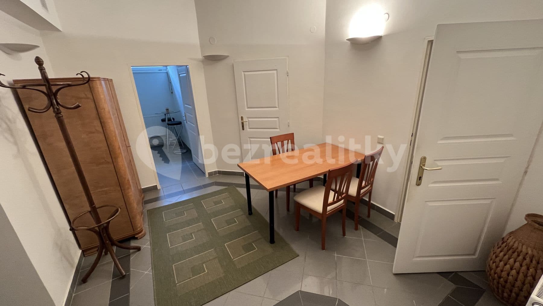 Prenájom bytu 80 m², Cetyňská, Praha, Praha Prenájom bytu 80 m², Cetyňská, Praha, Praha