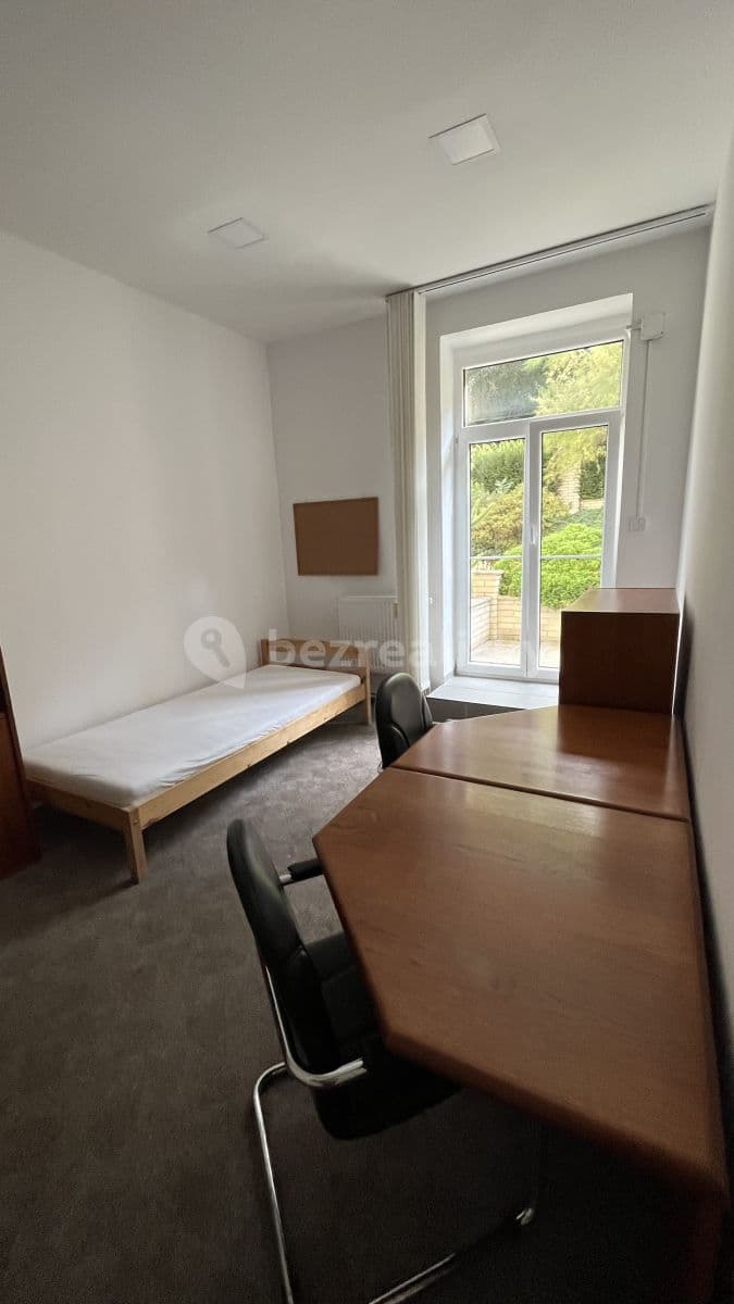 Prenájom bytu 80 m², Cetyňská, Praha, Praha Prenájom bytu 80 m², Cetyňská, Praha, Praha