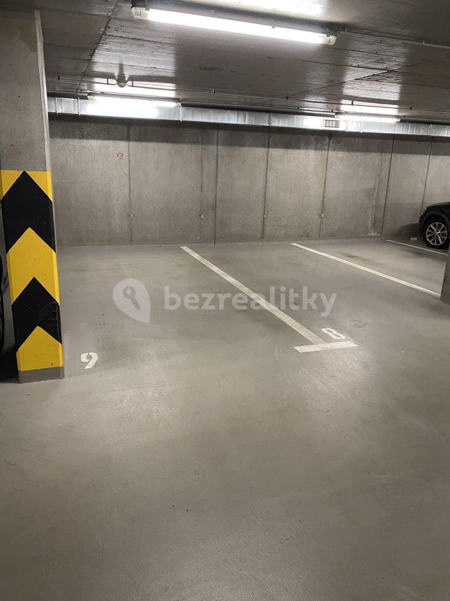 Prenájom garáže 15 m², Jeseniova, Praha, Praha Prenájom garáže 15 m², Jeseniova, Praha, Praha