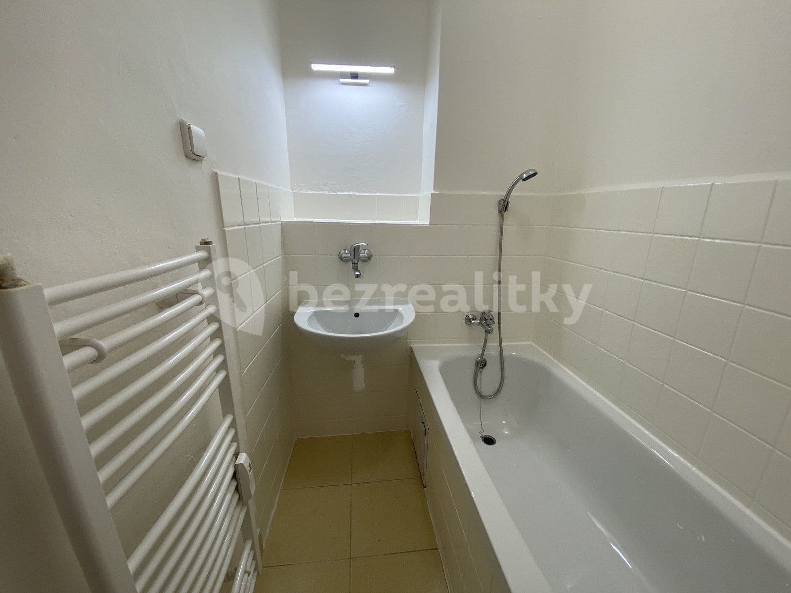 Prenájom bytu 1-izbový 34 m², Československé armády, Havířov, Moravskoslezský kraj Prenájom bytu 1-izbový 34 m², Československé armády, Havířov, Moravskoslezský kraj