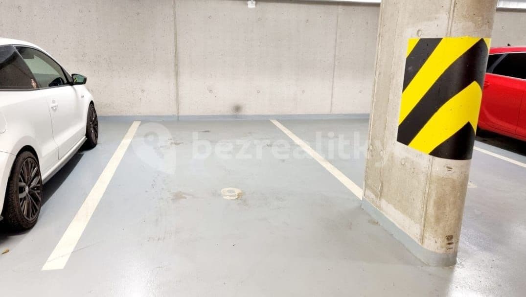 Prenájom garáže 8 m², Cukrova, Praha, Praha Prenájom garáže 8 m², Cukrova, Praha, Praha