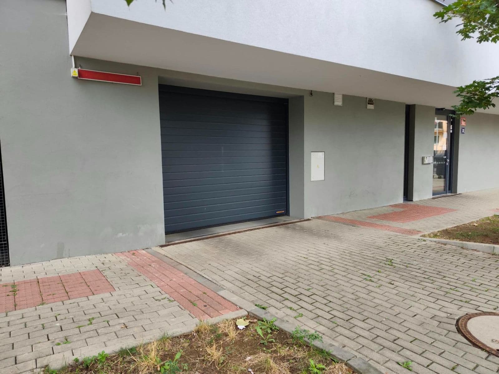 Prenájom garáže 8 m², Cukrova, Praha, Praha Prenájom garáže 8 m², Cukrova, Praha, Praha