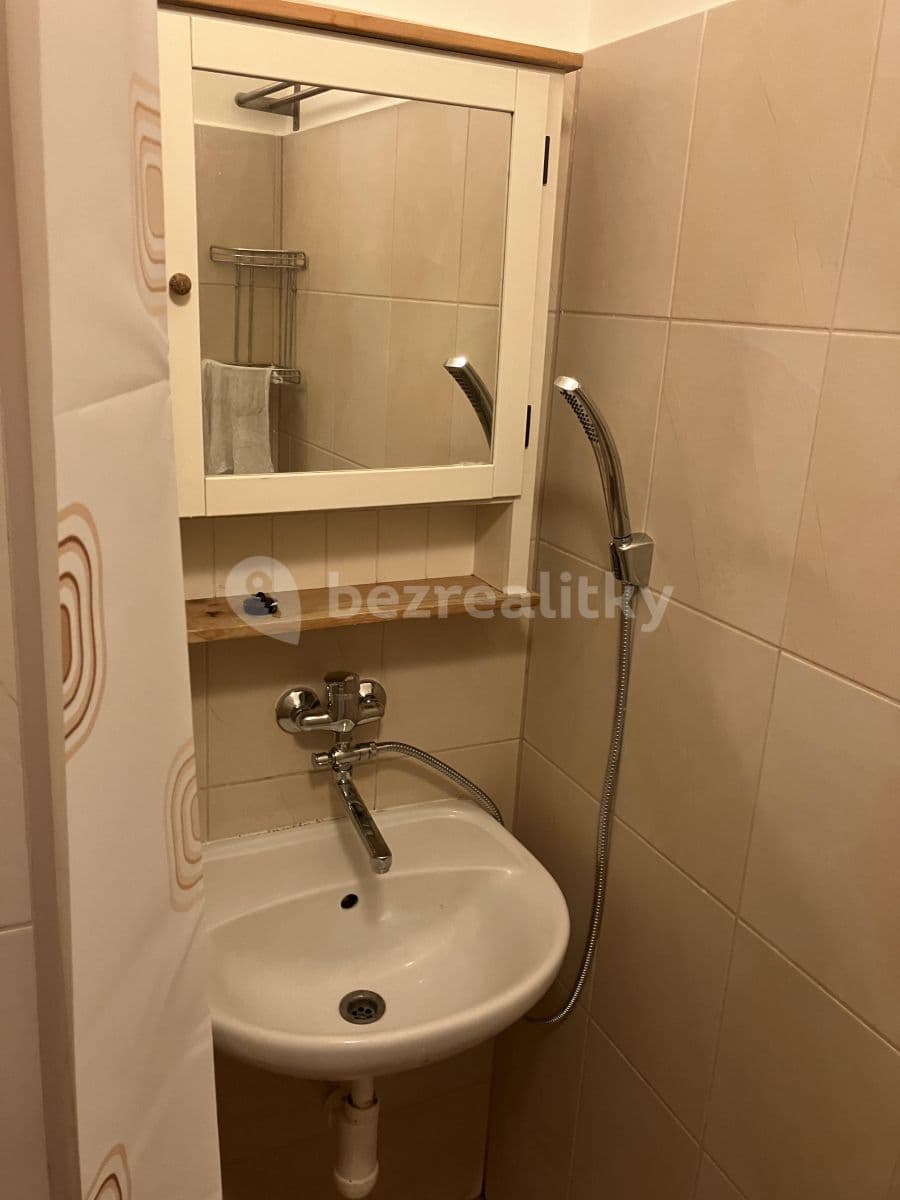 Prenájom bytu 1-izbový 23 m², Dukelských hrdinů, Ústí nad Labem, Ústecký kraj Prenájom bytu 1-izbový 23 m², Dukelských hrdinů, Ústí nad Labem, Ústecký kraj