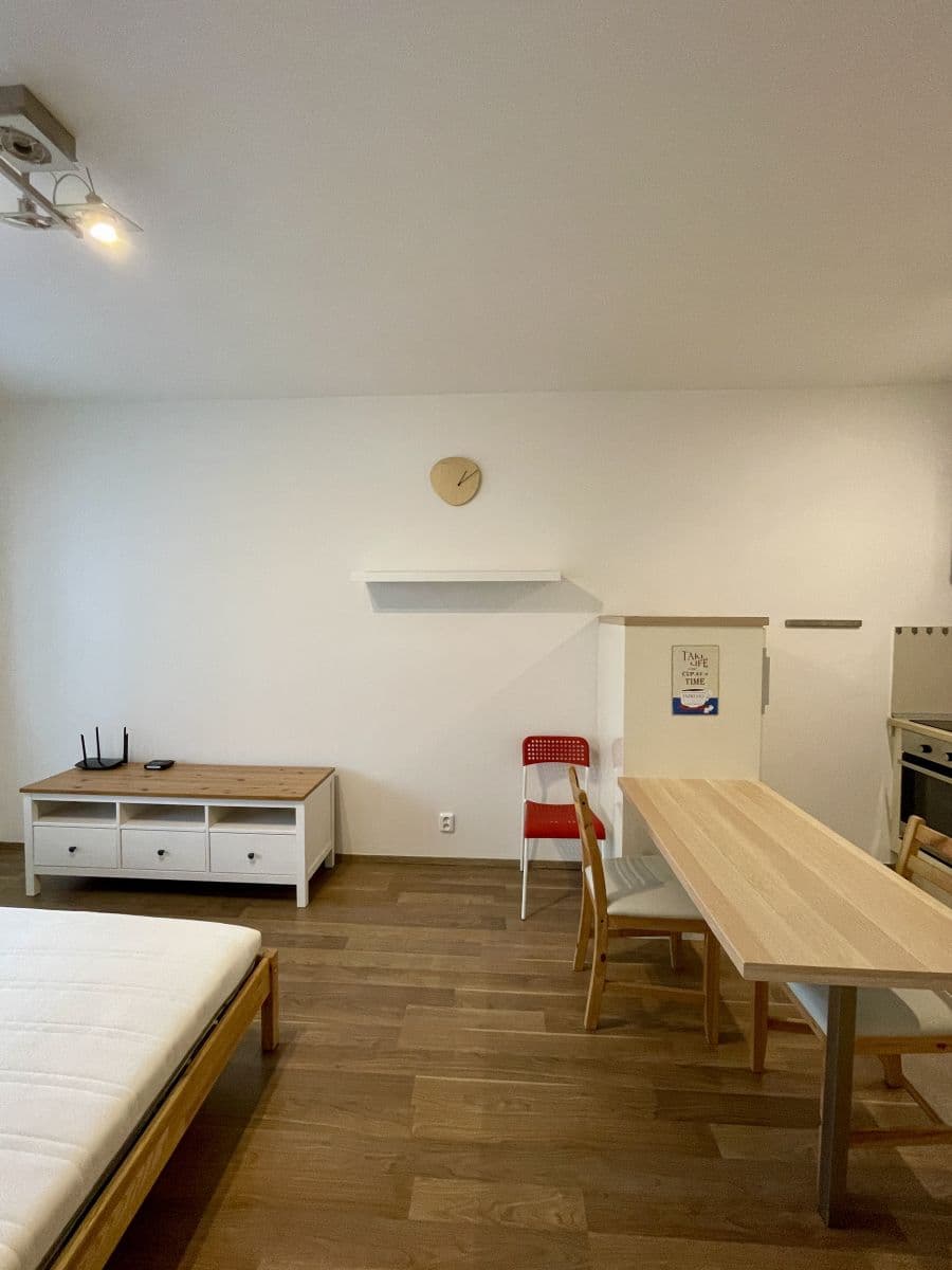 Prenájom bytu 1-izbový 36 m², Modenská, Praha, Praha Prenájom bytu 1-izbový 36 m², Modenská, Praha, Praha