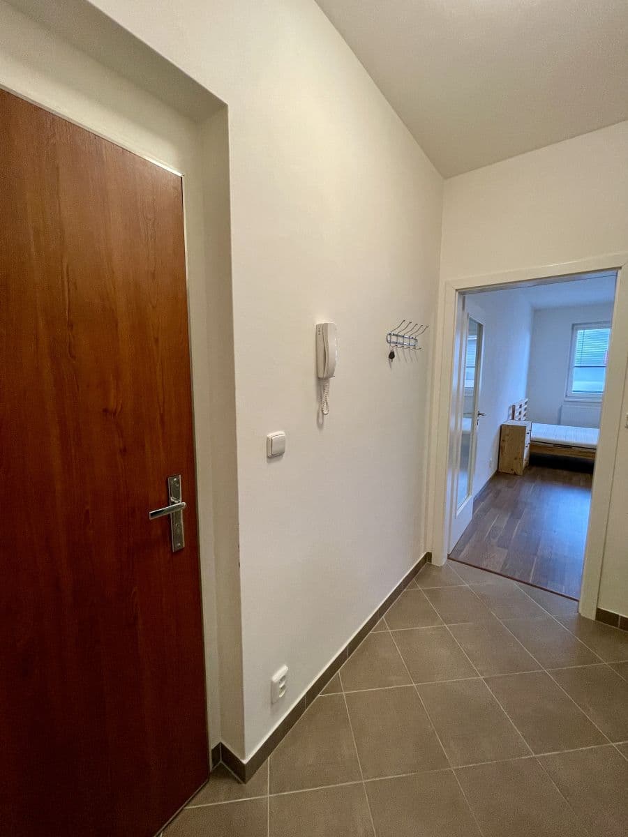 Prenájom bytu 1-izbový 36 m², Modenská, Praha, Praha Prenájom bytu 1-izbový 36 m², Modenská, Praha, Praha