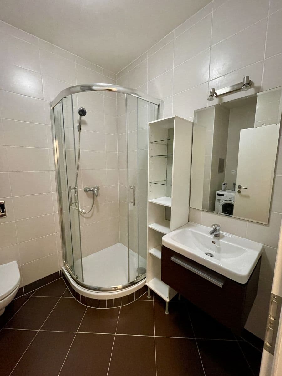 Prenájom bytu 1-izbový 36 m², Modenská, Praha, Praha Prenájom bytu 1-izbový 36 m², Modenská, Praha, Praha