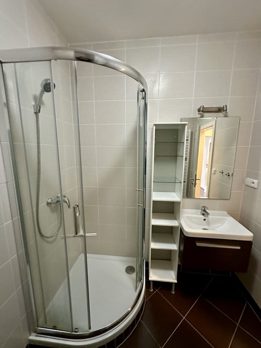 Prenájom bytu 1-izbový 36 m², Modenská, Praha, Praha Prenájom bytu 1-izbový 36 m², Modenská, Praha, Praha