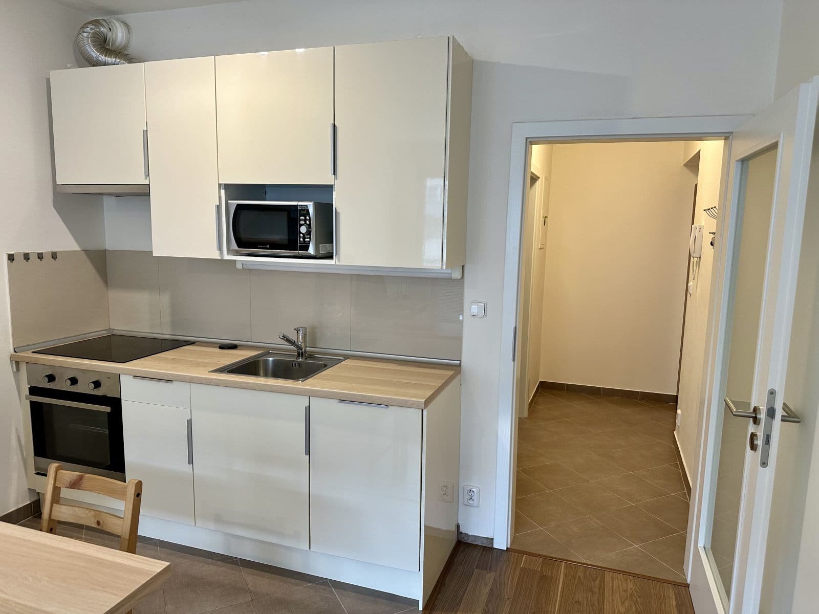 Prenájom bytu 1-izbový 36 m², Modenská, Praha, Praha Prenájom bytu 1-izbový 36 m², Modenská, Praha, Praha