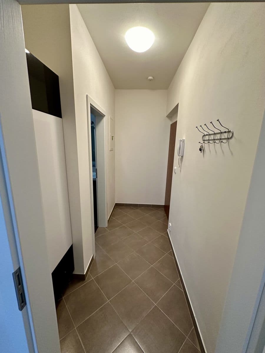 Prenájom bytu 1-izbový 36 m², Modenská, Praha, Praha Prenájom bytu 1-izbový 36 m², Modenská, Praha, Praha