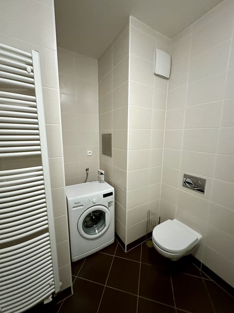 Prenájom bytu 1-izbový 36 m², Modenská, Praha, Praha Prenájom bytu 1-izbový 36 m², Modenská, Praha, Praha