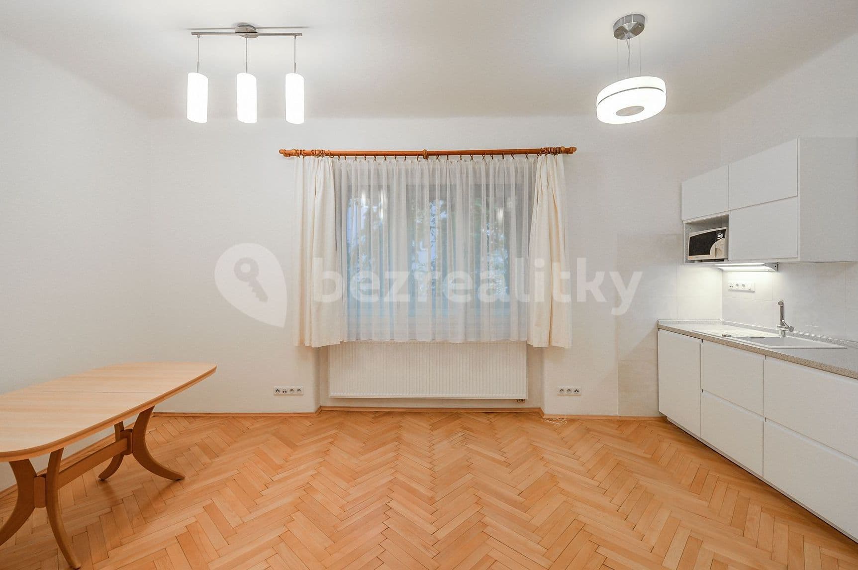 Prenájom bytu 2-izbový 55 m², Na Jezerce, Praha, Praha Prenájom bytu 2-izbový 55 m², Na Jezerce, Praha, Praha