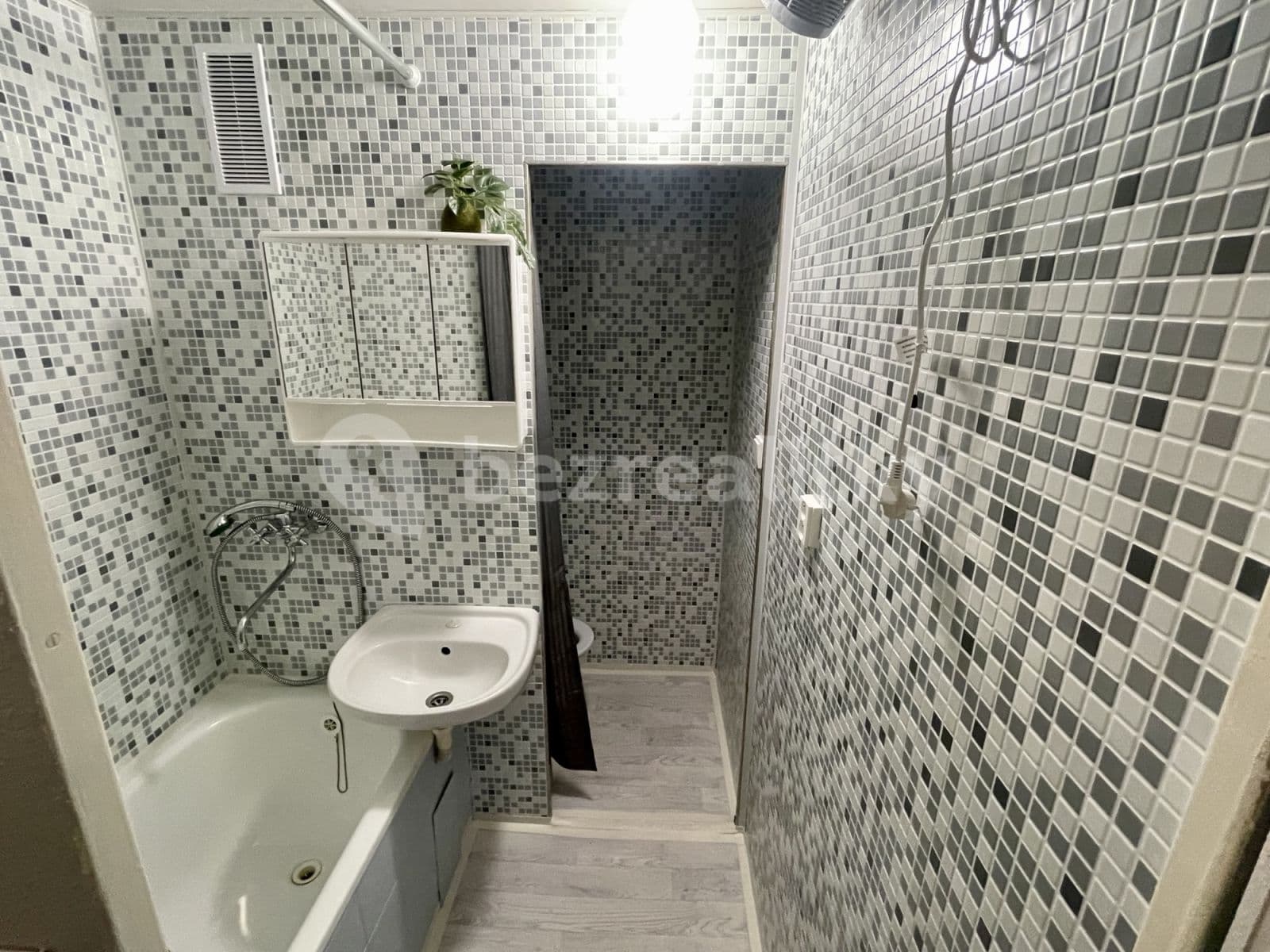 Prenájom bytu 1-izbový 38 m², Pod Parkem, Ústí nad Labem, Ústecký kraj Prenájom bytu 1-izbový 38 m², Pod Parkem, Ústí nad Labem, Ústecký kraj