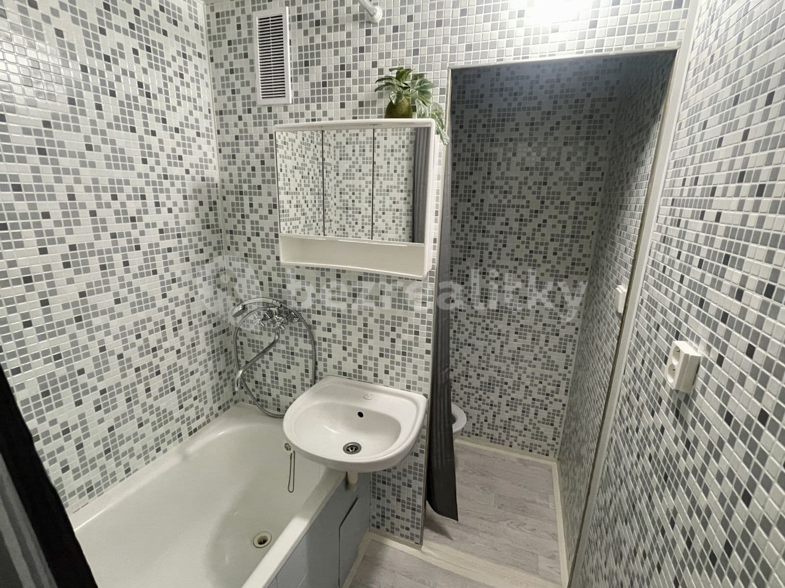 Prenájom bytu 1-izbový 38 m², Pod Parkem, Ústí nad Labem, Ústecký kraj Prenájom bytu 1-izbový 38 m², Pod Parkem, Ústí nad Labem, Ústecký kraj