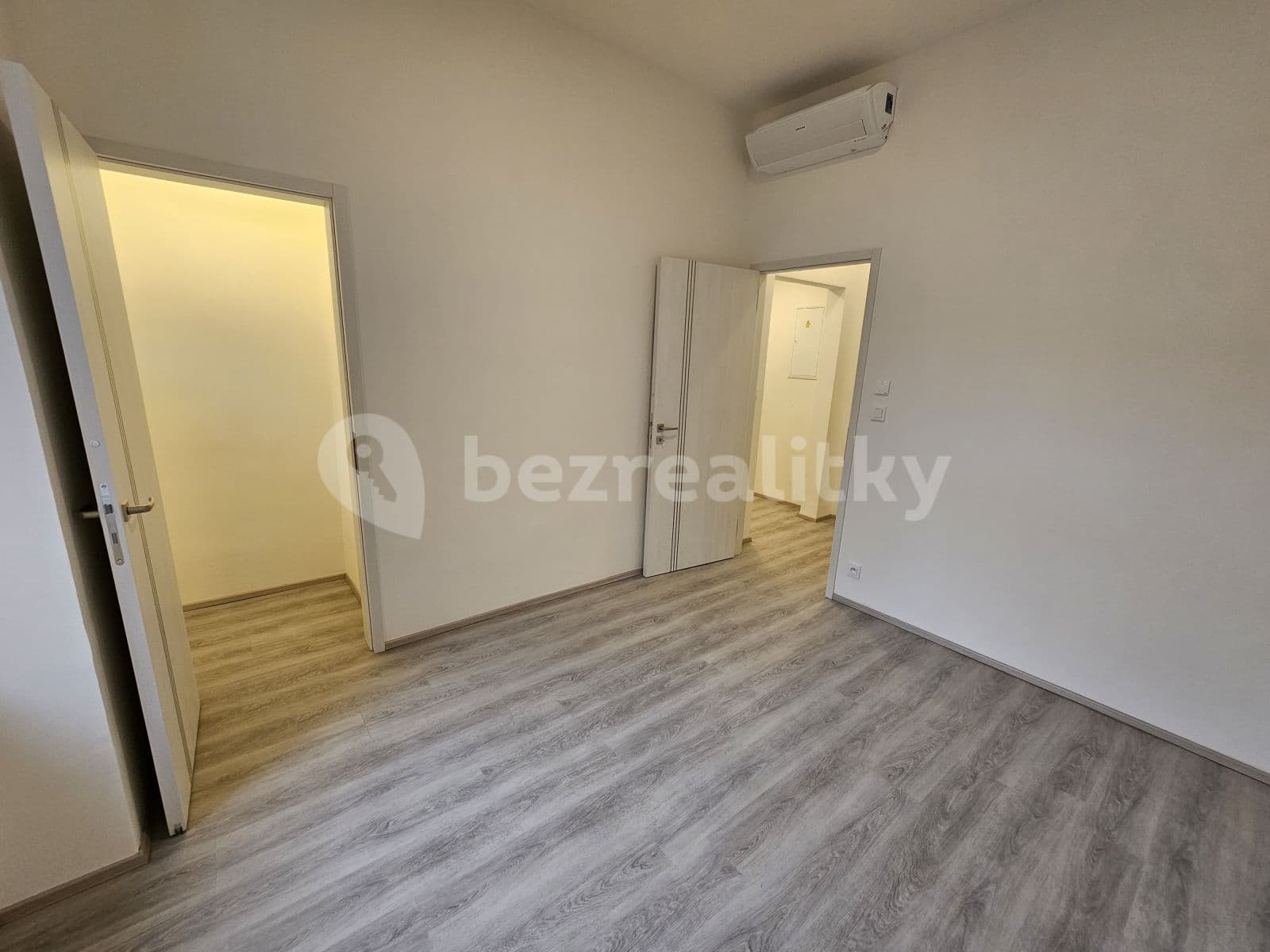 Predaj bytu 2-izbový 50 m², U Vršovického nádraží, Praha, Praha