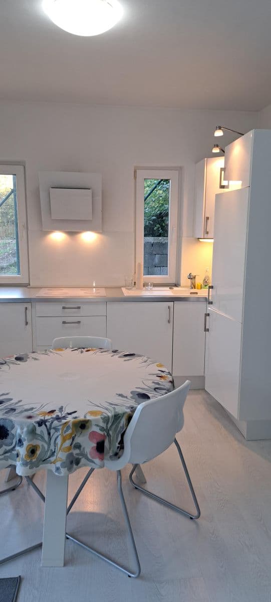 Prenájom bytu 2-izbový 60 m², Knižkova dolina, Rača, Bratislavský kraj Prenájom bytu 2-izbový 60 m², Knižkova dolina, Rača, Bratislavský kraj