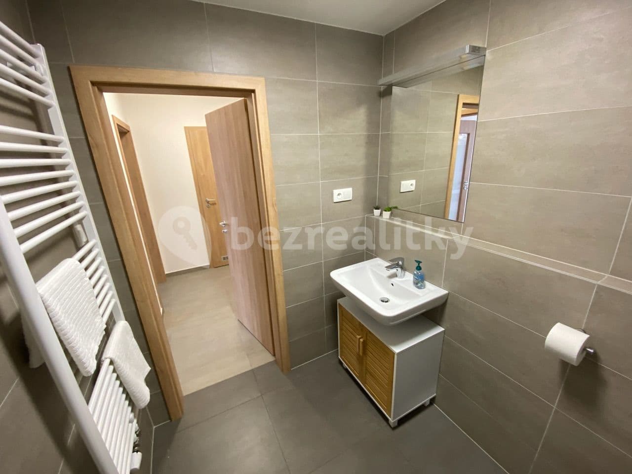 Prenájom bytu 2-izbový 49 m², Karla Guta, Praha, Praha Prenájom bytu 2-izbový 49 m², Karla Guta, Praha, Praha