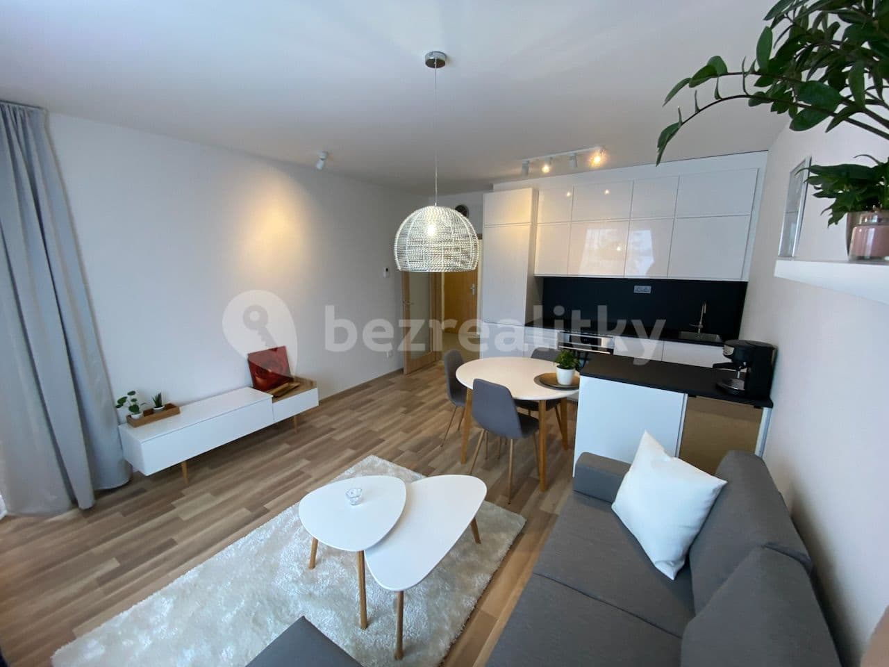 Prenájom bytu 2-izbový 49 m², Karla Guta, Praha, Praha Prenájom bytu 2-izbový 49 m², Karla Guta, Praha, Praha