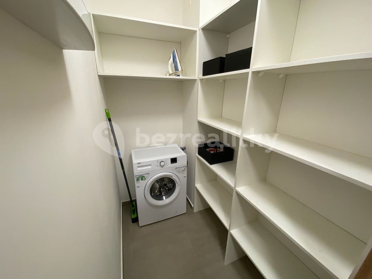 Prenájom bytu 2-izbový 49 m², Karla Guta, Praha, Praha Prenájom bytu 2-izbový 49 m², Karla Guta, Praha, Praha