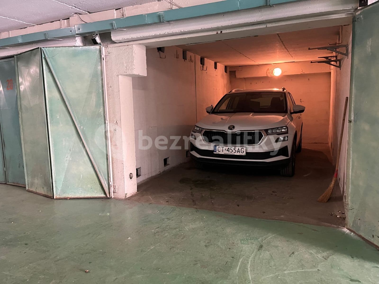 Prenájom garáže 19 m², Písečná, Praha, Praha Prenájom garáže 19 m², Písečná, Praha, Praha