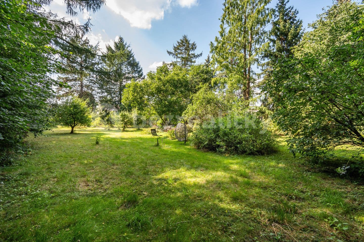 Predaj pozemku 1.000 m², V cestkách, Praha, Praha