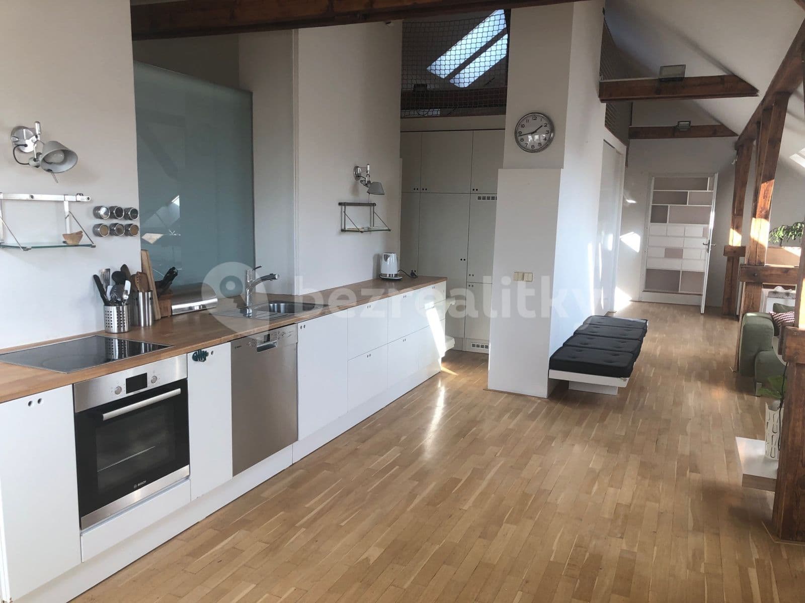 Prenájom bytu 4-izbový 130 m², Čihákova, Praha, Praha Prenájom bytu 4-izbový 130 m², Čihákova, Praha, Praha
