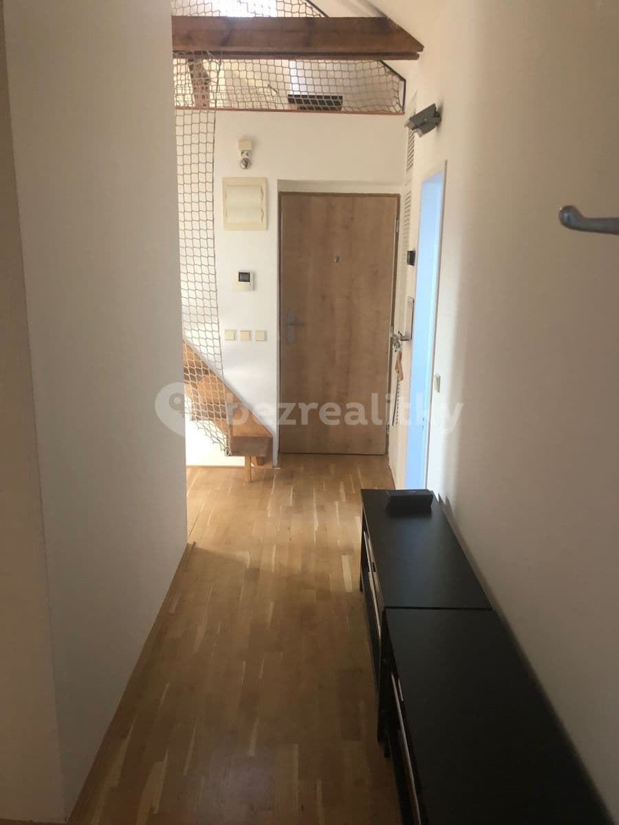 Prenájom bytu 4-izbový 130 m², Čihákova, Praha, Praha Prenájom bytu 4-izbový 130 m², Čihákova, Praha, Praha