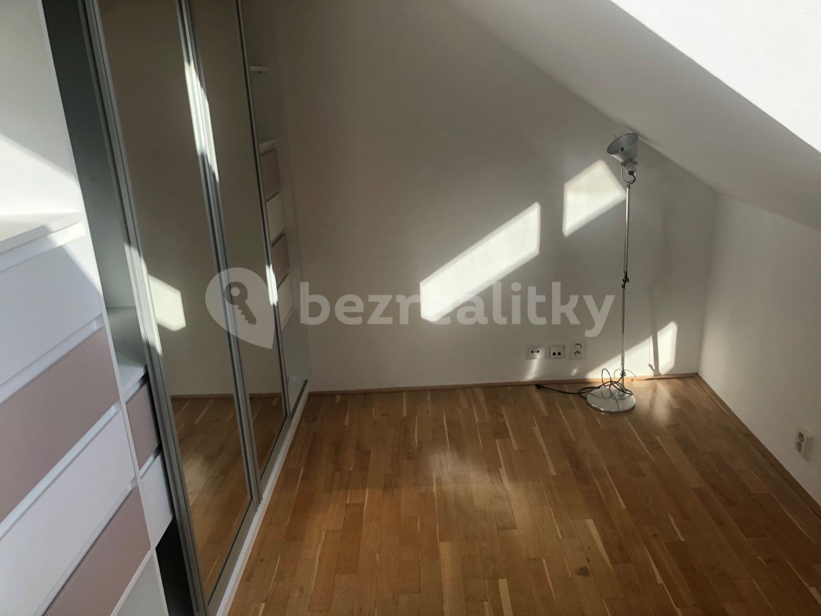 Prenájom bytu 4-izbový 130 m², Čihákova, Praha, Praha Prenájom bytu 4-izbový 130 m², Čihákova, Praha, Praha