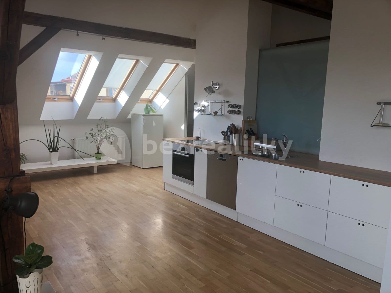 Prenájom bytu 4-izbový 130 m², Čihákova, Praha, Praha Prenájom bytu 4-izbový 130 m², Čihákova, Praha, Praha