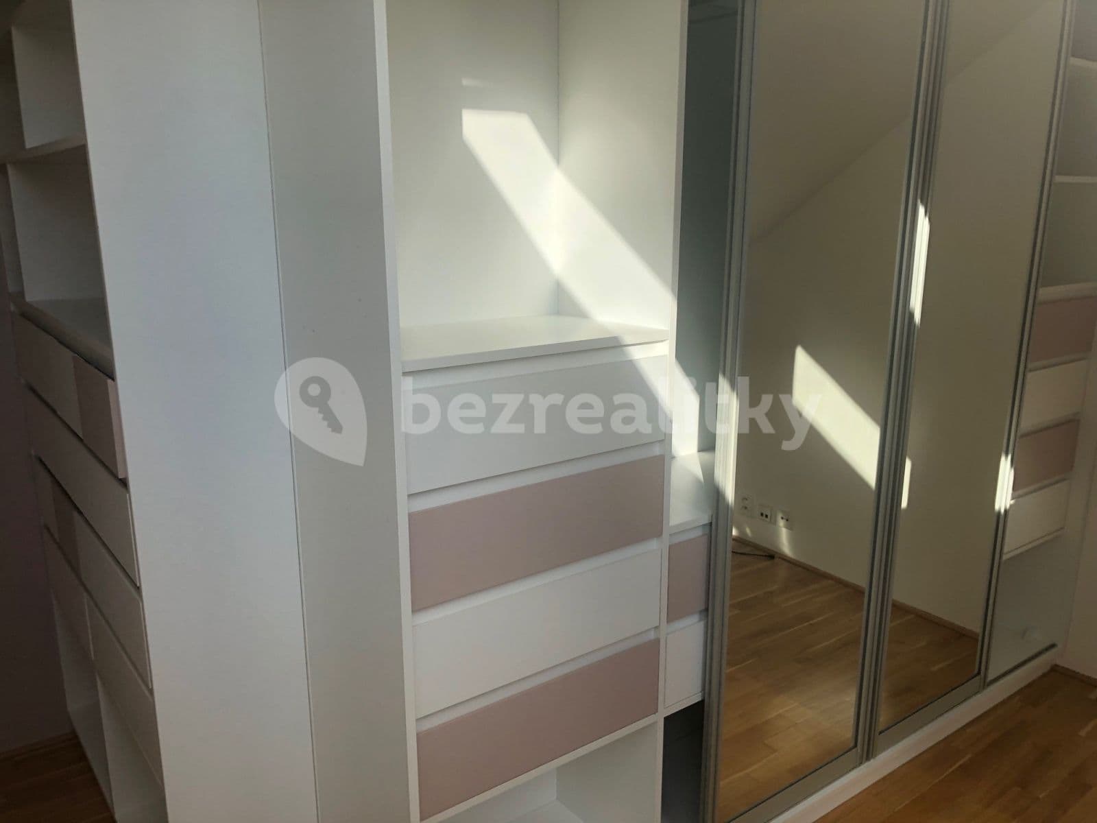 Prenájom bytu 4-izbový 130 m², Čihákova, Praha, Praha Prenájom bytu 4-izbový 130 m², Čihákova, Praha, Praha