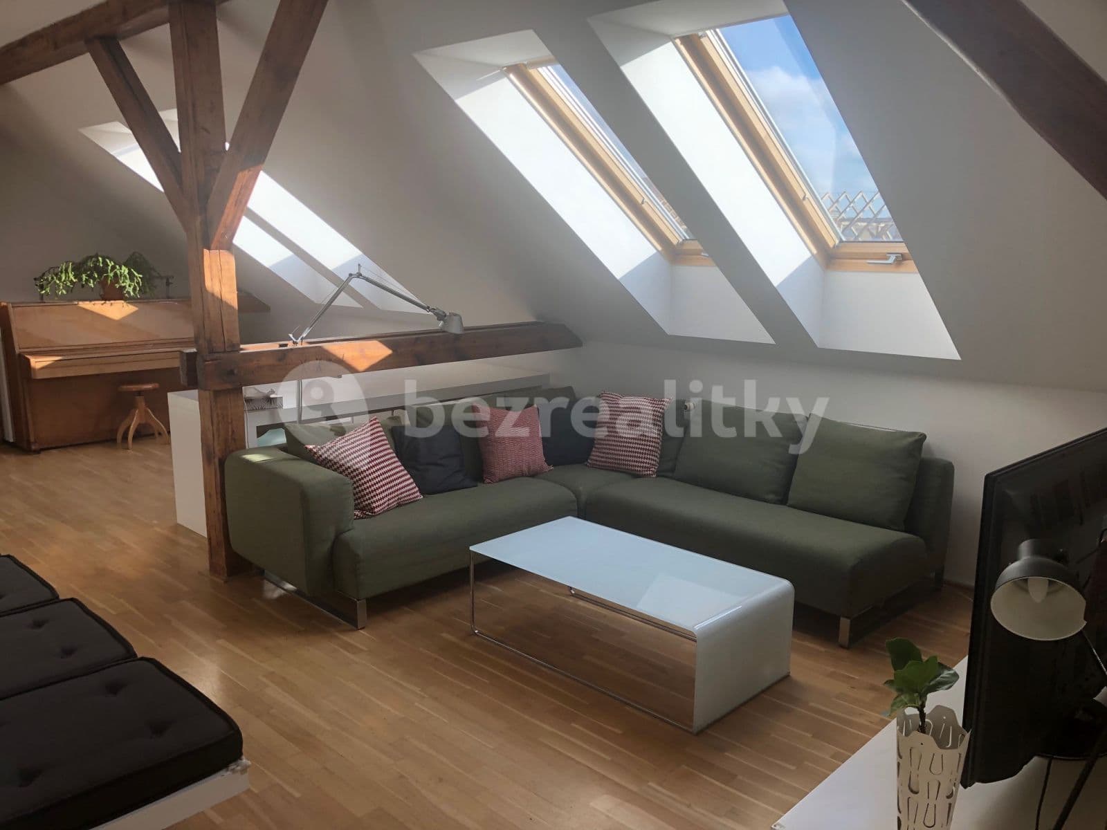 Prenájom bytu 4-izbový 130 m², Čihákova, Praha, Praha Prenájom bytu 4-izbový 130 m², Čihákova, Praha, Praha