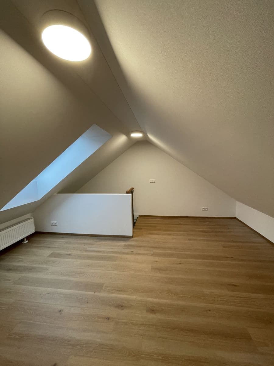 Prenájom bytu 2-izbový 35 m², Pod Žvahovem, Praha, Praha Prenájom bytu 2-izbový 35 m², Pod Žvahovem, Praha, Praha