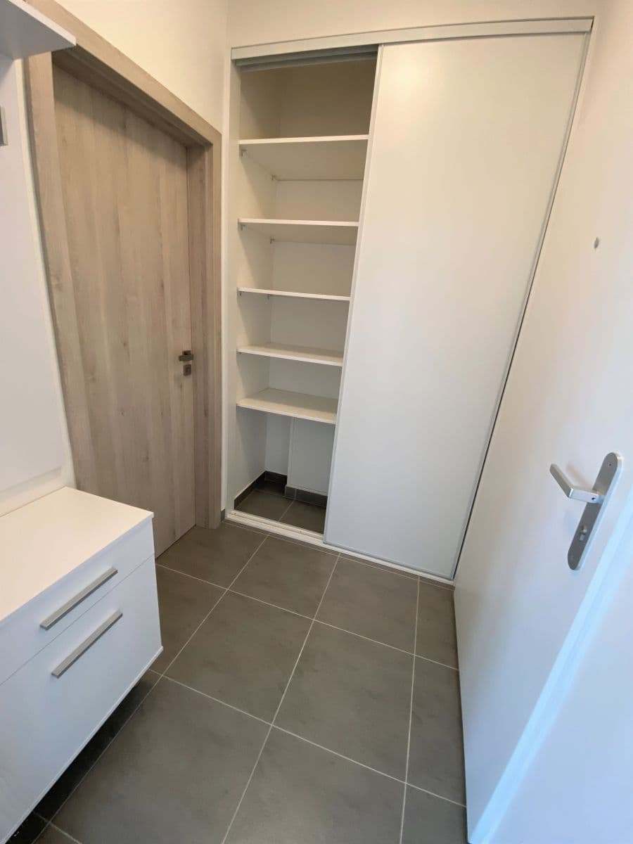 Prenájom bytu 1-izbový 34 m², Žitavská, Jihlava, Kraj Vysočina Prenájom bytu 1-izbový 34 m², Žitavská, Jihlava, Kraj Vysočina